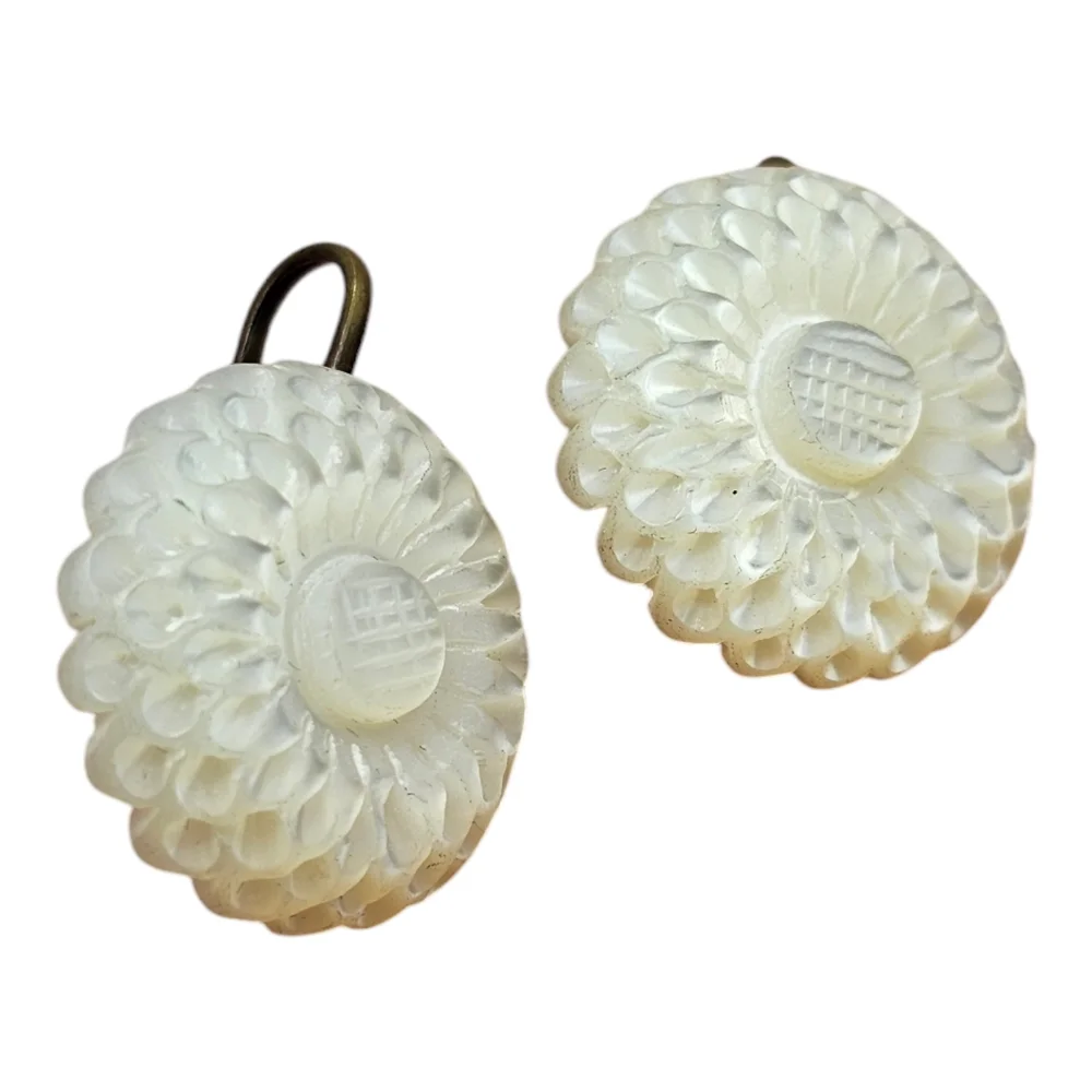 Vintage Hand Carved Mother of Pearl Flower Clip-On Earrings - Picture 2 of 6